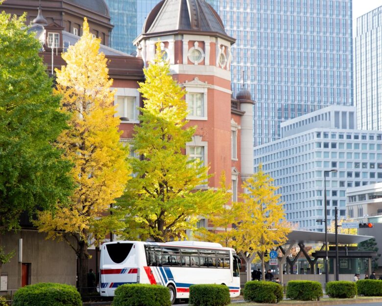 東京駅に停まる大型バス