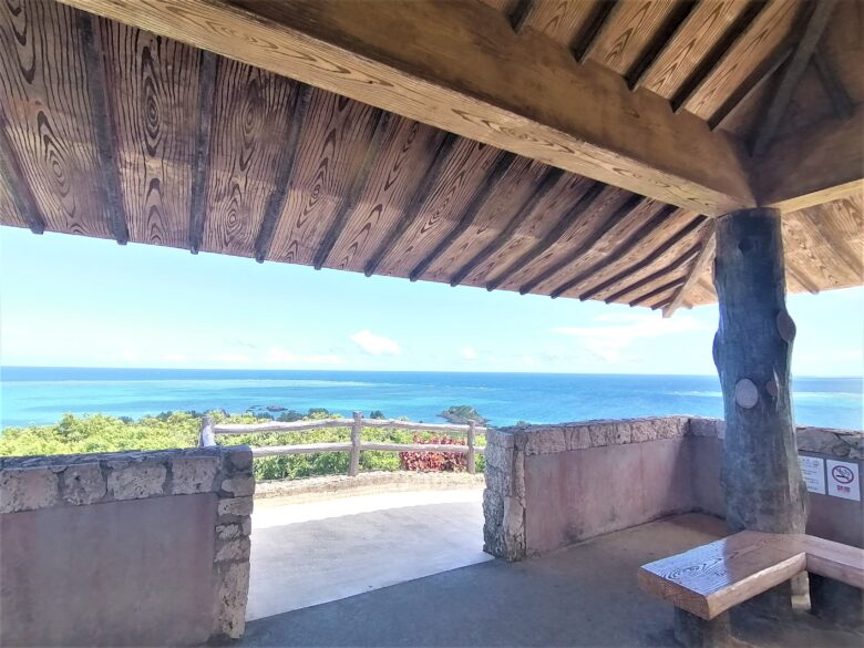 沖縄県八重山諸島の石垣島にある玉取崎展望台からの景色