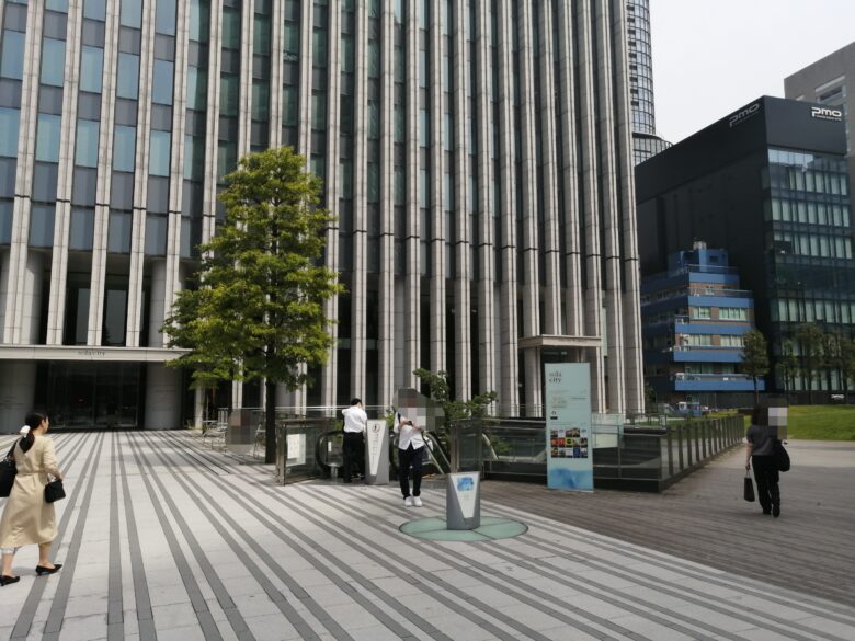 エチオピアカリーキッチンお茶の水ソラシティ店に向かう途中にあるエスカレーター