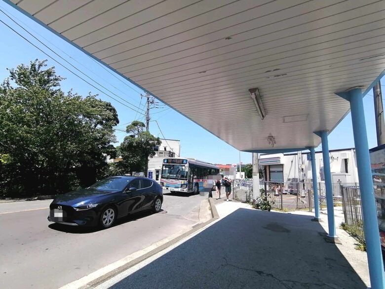 逗子・葉山駅北口を出た1番のりばのバス停