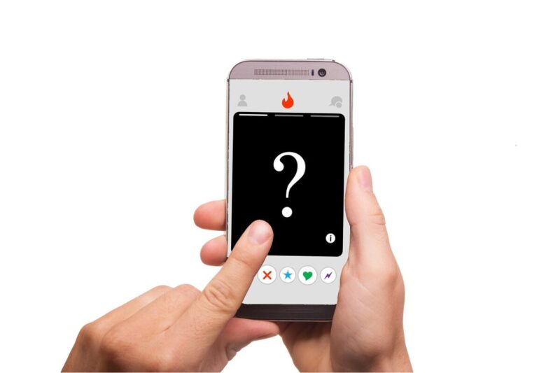 Tinderのスワイプ画面